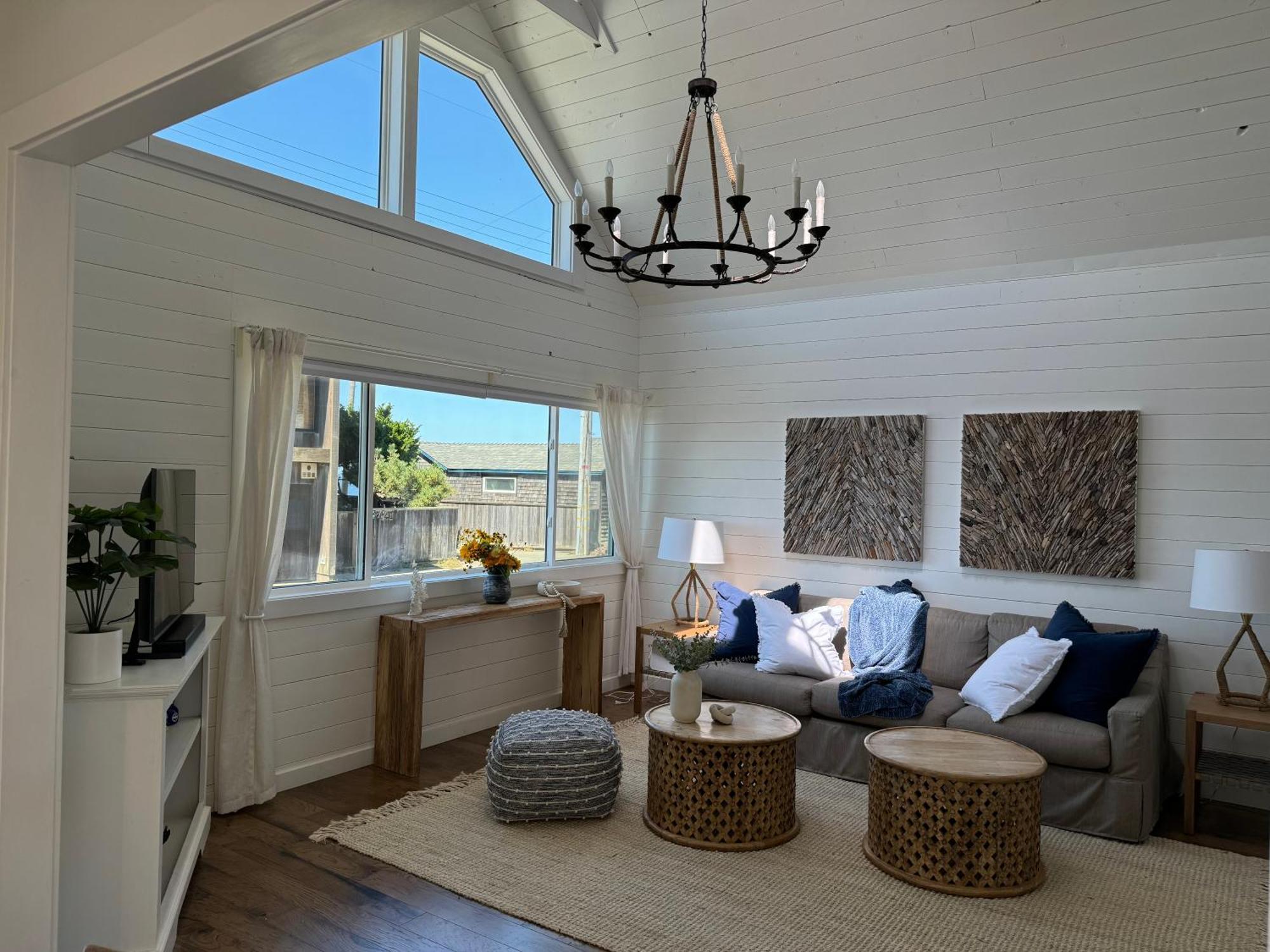 Ocean And Sunset Views - Cliff Side *